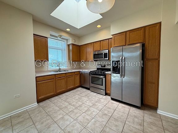 5th image of 515 Main St APT 401