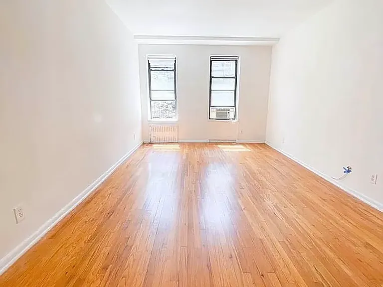 430 E 83rd St #2D — Photo 1
