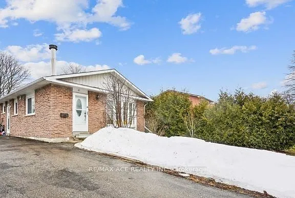 45 Snowball Cres #UPPER — Photo 1