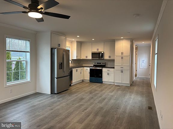 3rd image of 135 Creeks Edge Ct