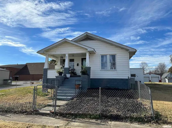 821 S 10th St, Herrin, IL 62948