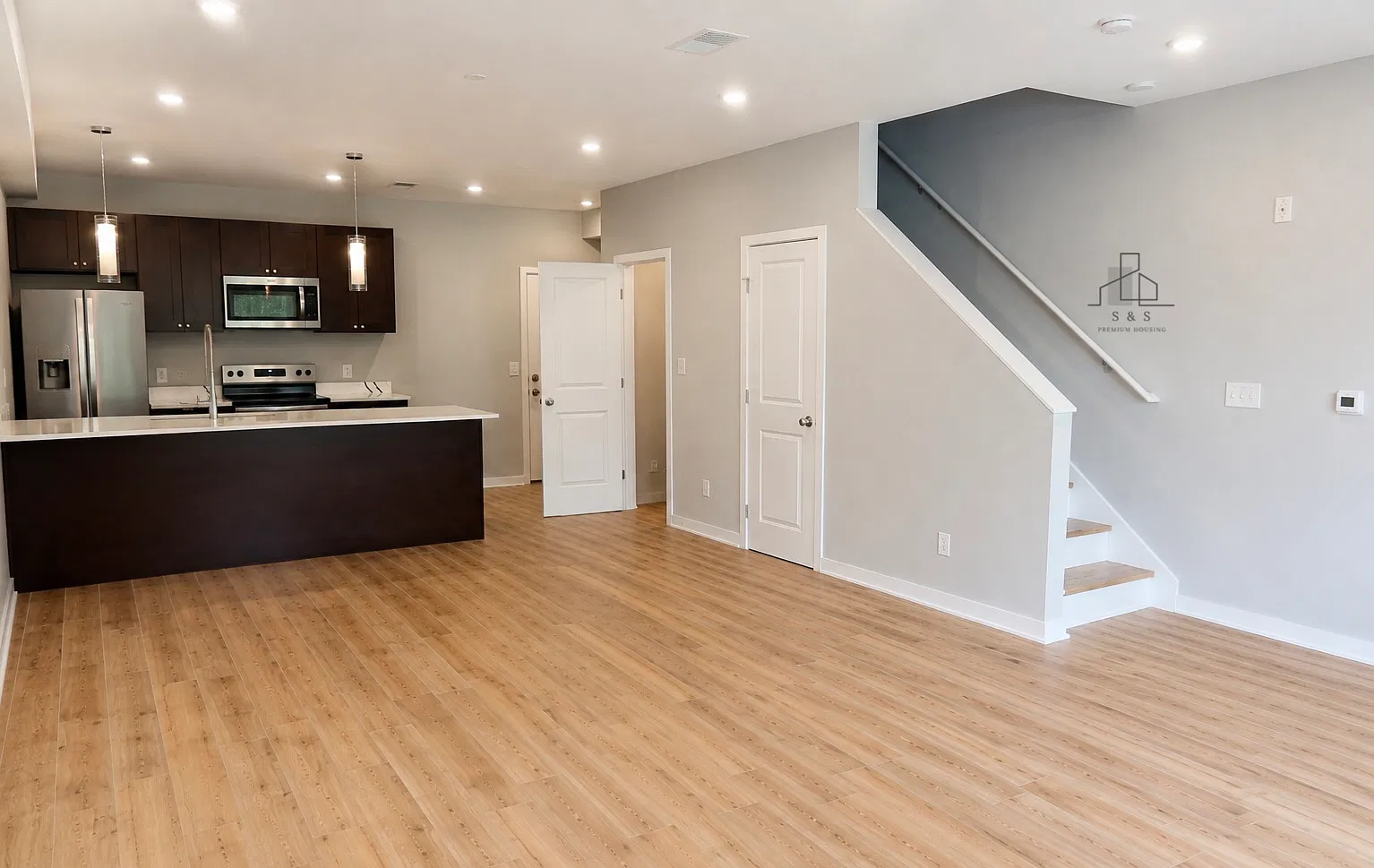 2 bed, 2.5 bath, 1216 sqft, $2,412 — Photo 2