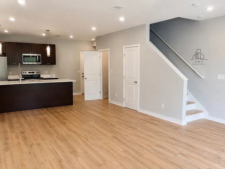431 N 41st St #3 — Photo 2