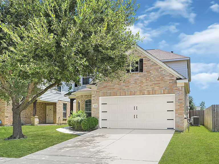 1827 Macondray Dr — Photo 2