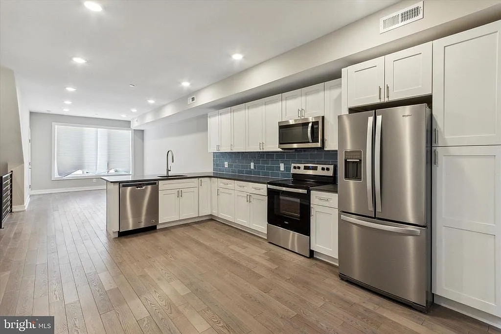 3 bed, 3.5 bath, 1578 sqft, $2,200 — Photo 1
