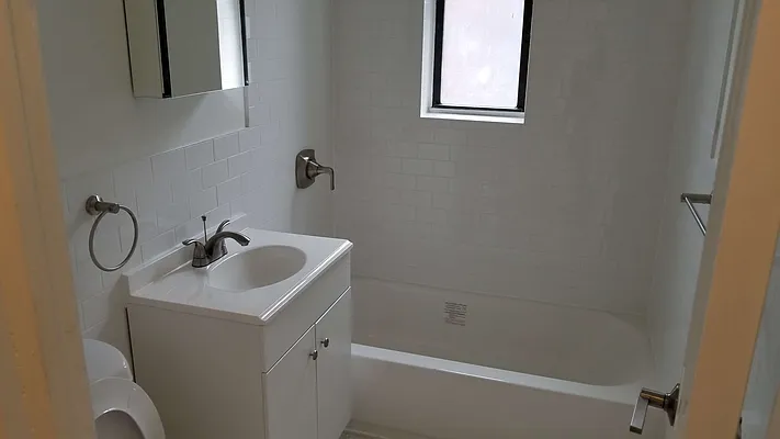 Rented by Realty Queens LLC | media 15