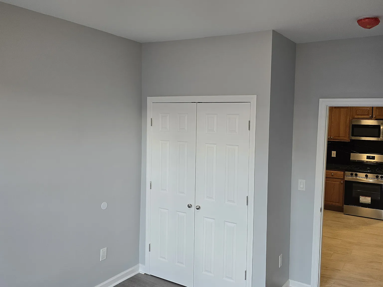 2 bed, 800 sqft, $2,100 — Photo 1