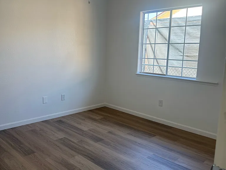 339 W Kern Ave — Photo 7