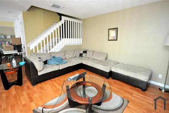2212 White Pine Cir #B — Photo 4