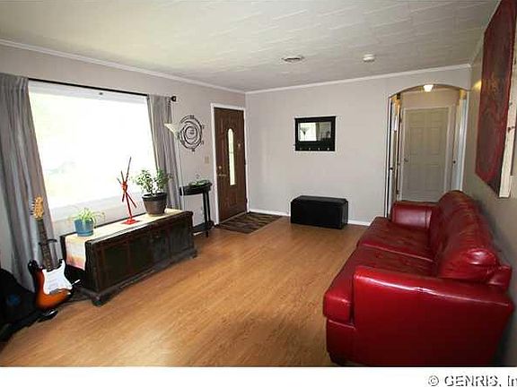 3rd image of 227 Iroquois St