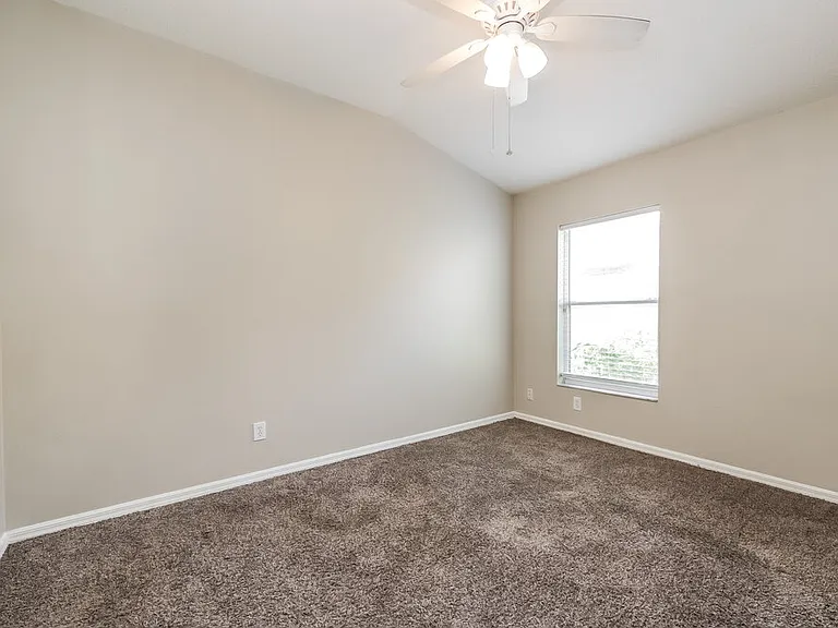 304 Fareham Dr — Photo 11