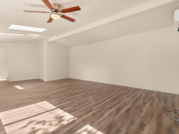 4th image of 303 S Washington St