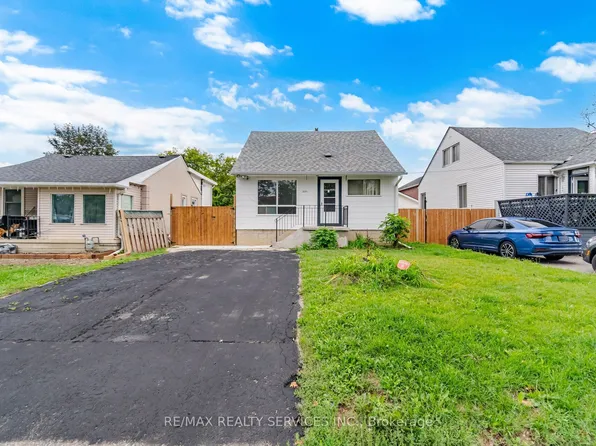 3051 Churchill Ave, Mississauga, ON L4T 1R4