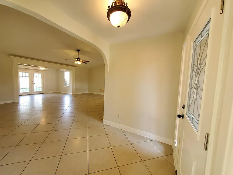 901 Tesoro Ave — Photo 6