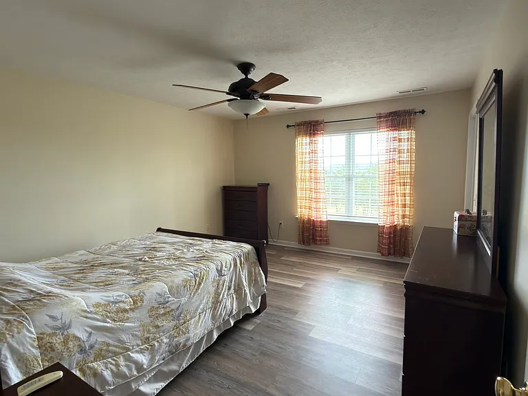 525 Pointe Dr — Photo 12