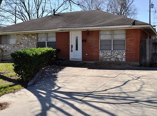 2210 Blueberry Ln, Pasadena, TX 77502