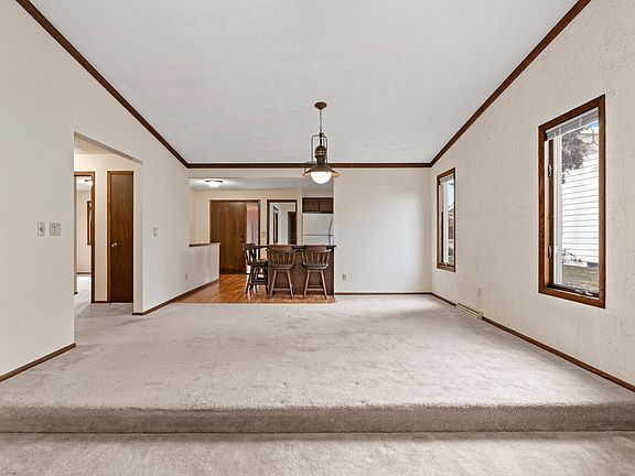2nd image of 918 E Windfield Pl #918