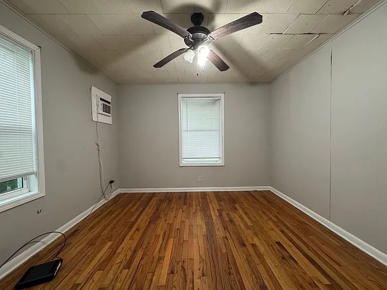 3605 Center St — Photo 6