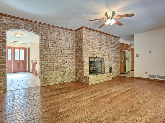 Large Family Room w/FP