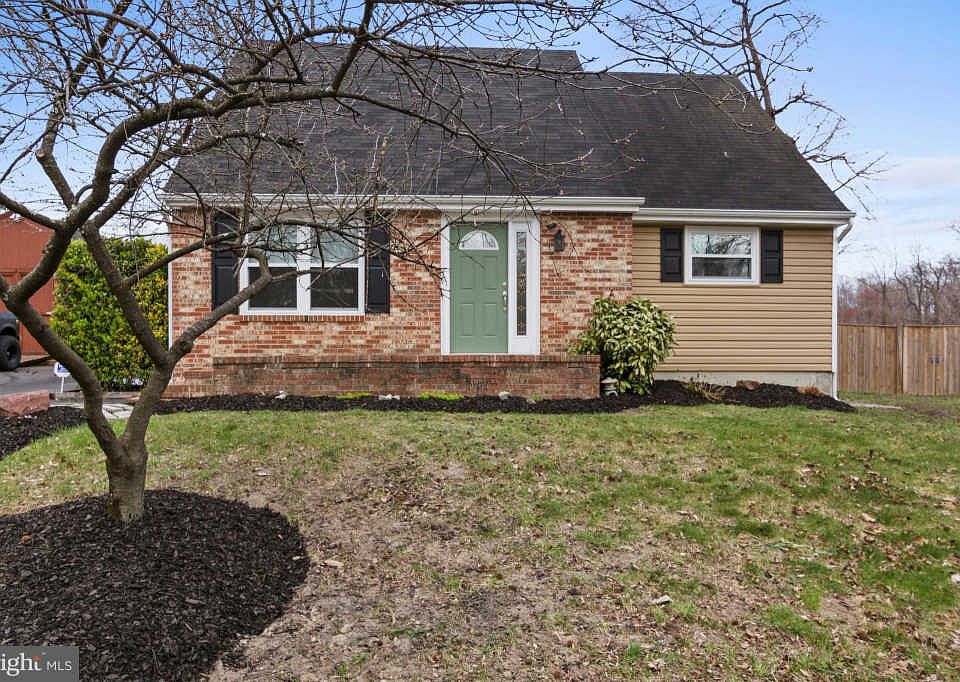1st image of 805 Hazel Trl
