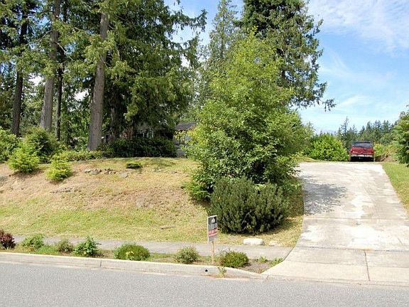 Set well back off of street for good privacy.