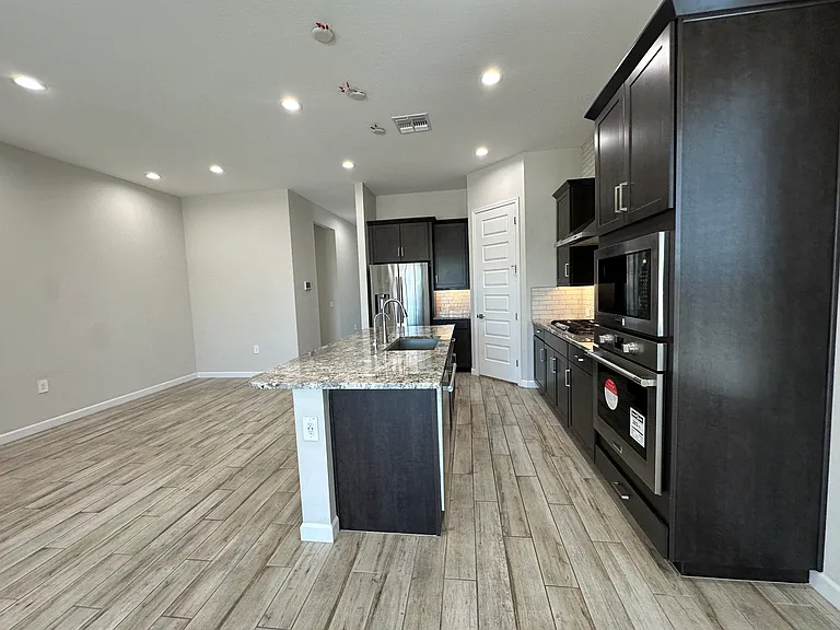 10319 W Harmony Ln — Photo 9