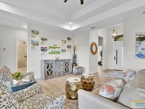 4th image of 139 Torrey Pines Rd