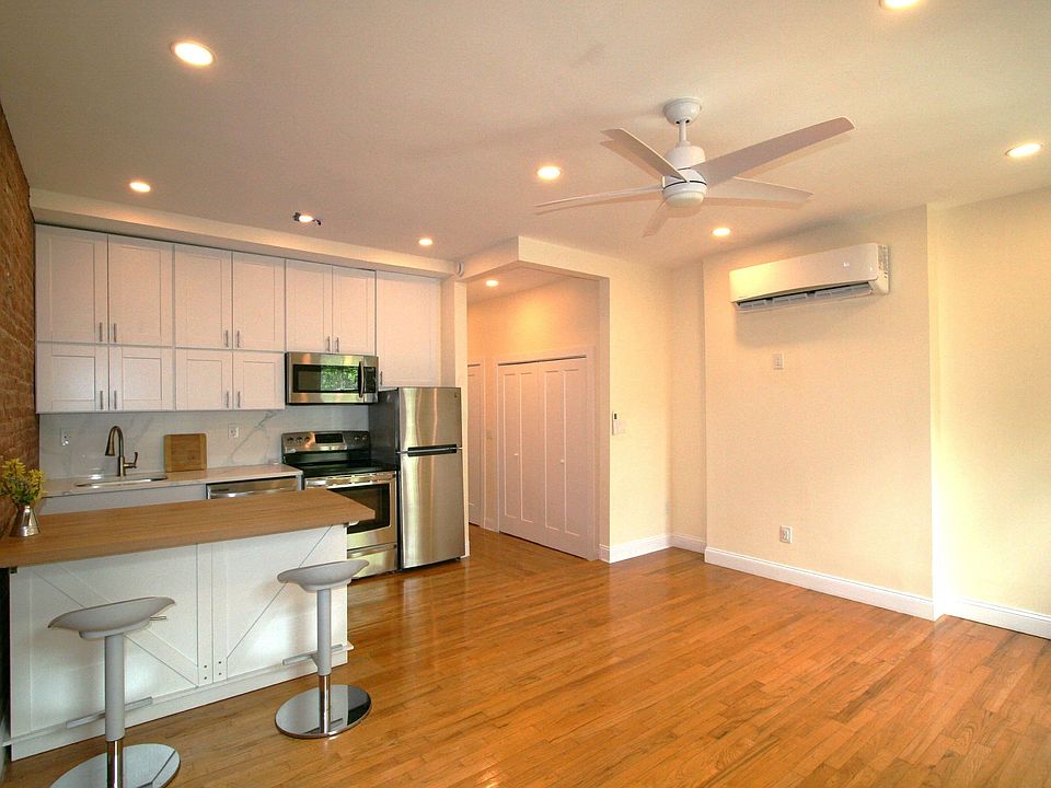 1st image of 142 Sussex St APT 3