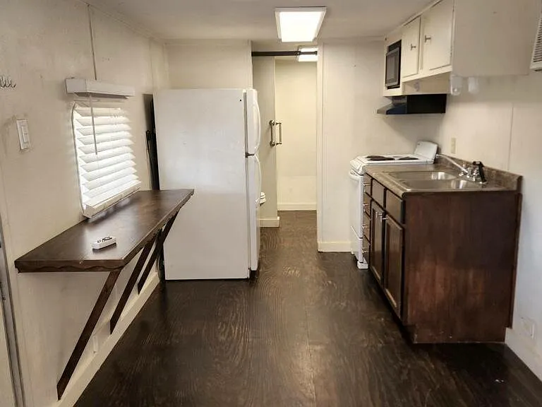 2624 FM 346 N — Photo 11