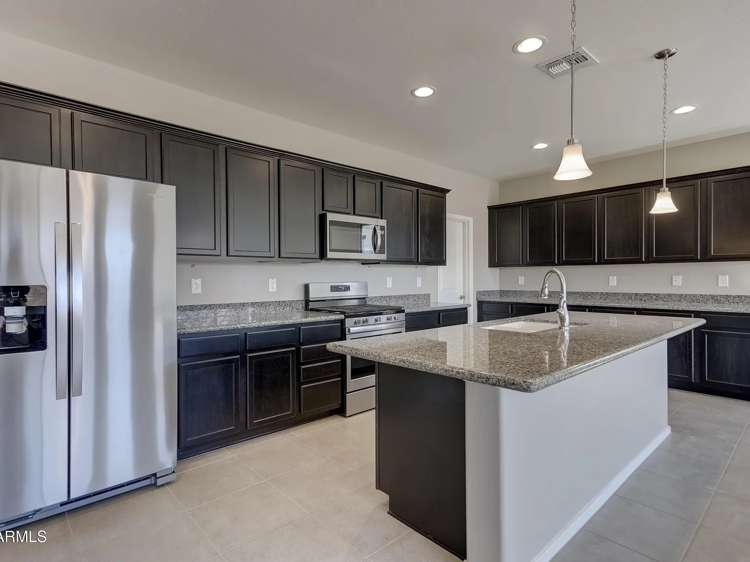 4 bed, 2.0 bath, 1942 sqft, $2,300 — Photo 4