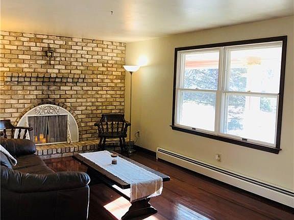 3rd image of 39 Bernwood Dr