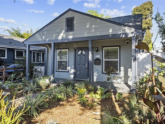 2nd image of 752 Loma Ave