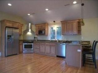 4 Community St, Salem, NH 03079