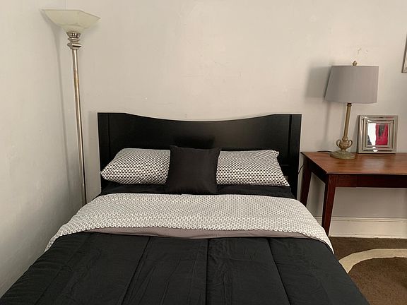 Full size bed