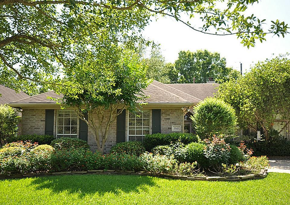 1st image of 914 W Palmcrest Ct