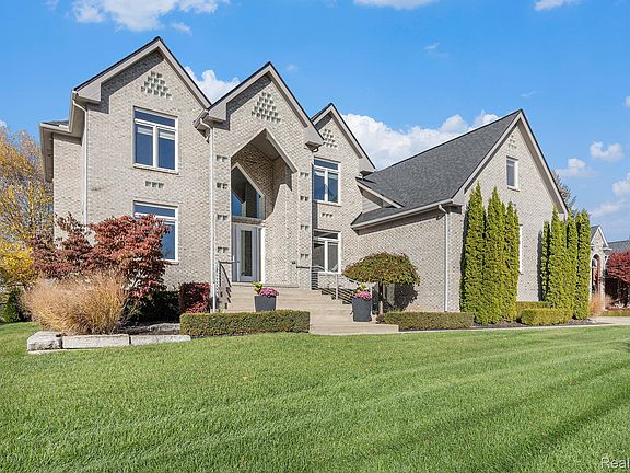 3rd image of 6535 Pond Dr