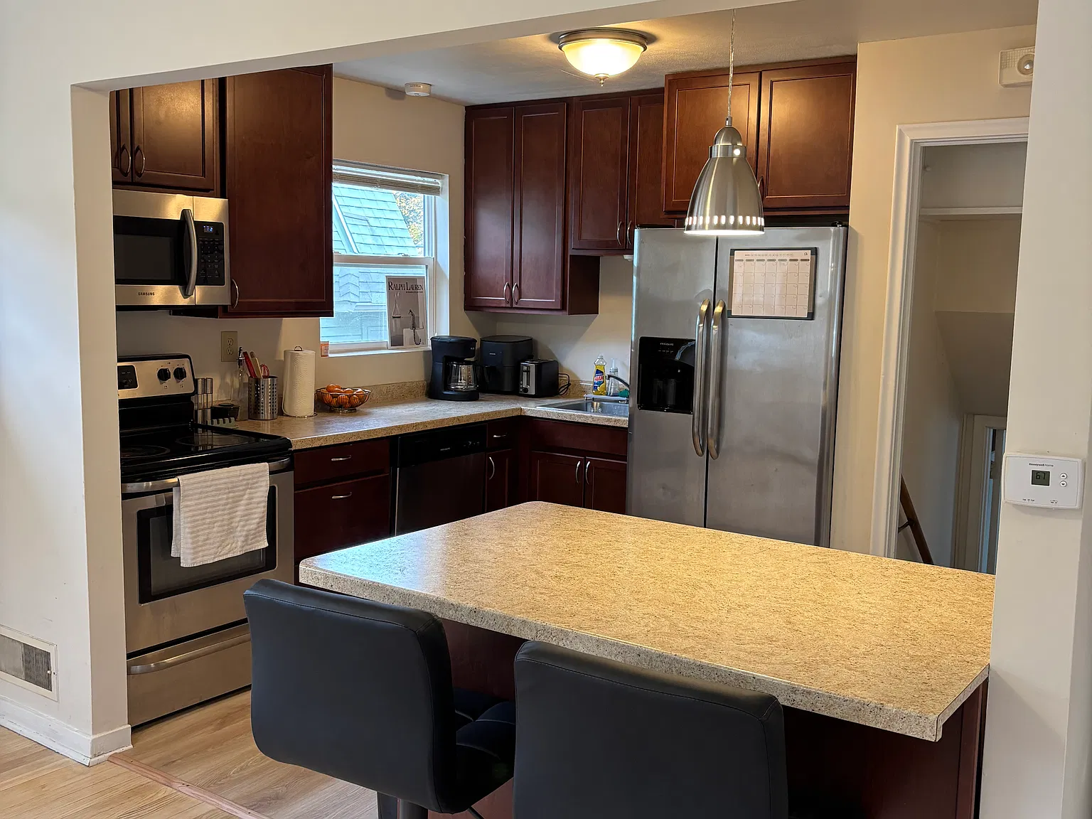 1 bed, 1752 sqft, $1,300 — Photo 3