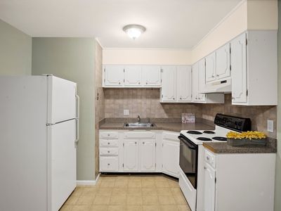 1185 Adams St APT 5, Dorchester, MA, 02124