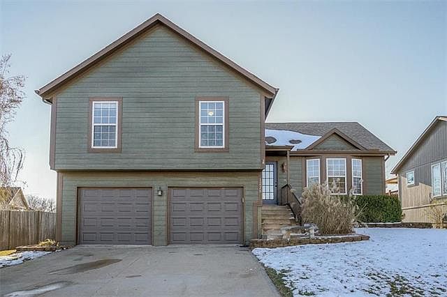 1st image of 1220 SE Meridian Dr