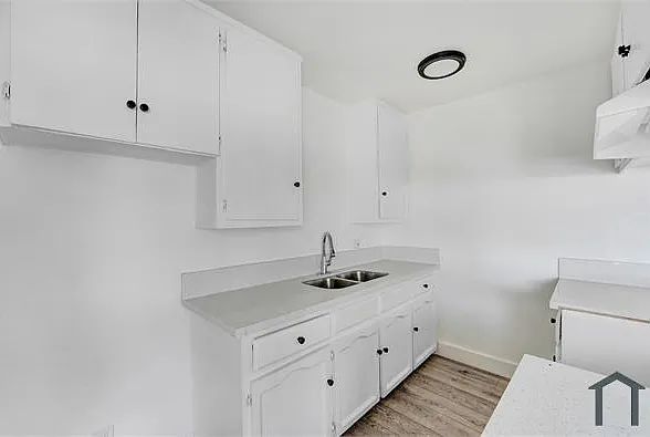 11426 S Budlong Ave — Photo 2