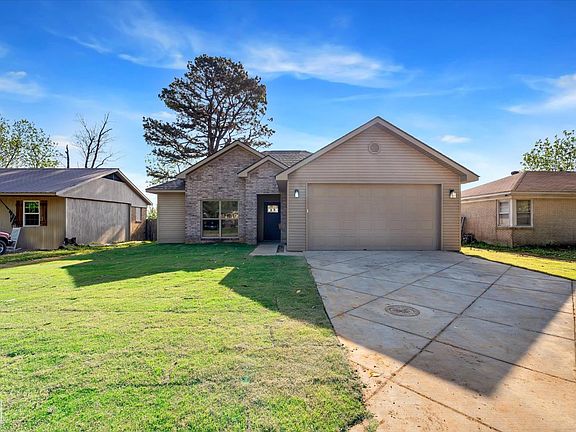 2nd image of 208 Ridgecrest Dr