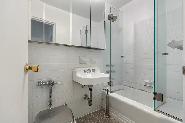 Rented by Compass | media 25