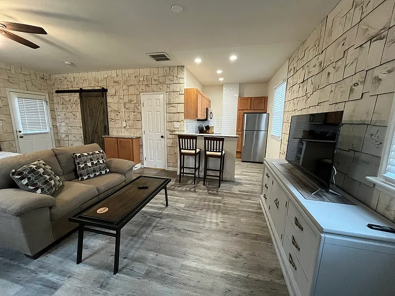 Studio, 1.0 bath, 500 sqft, $1,325 — Photo 3