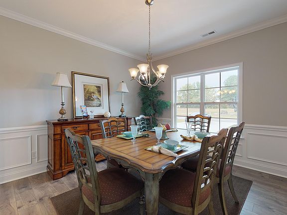 4th image of 340 Oleander Drive