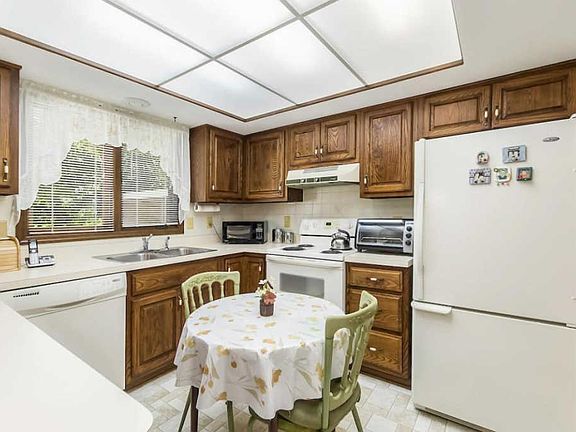 5th image of 9228 Muirkirk Dr