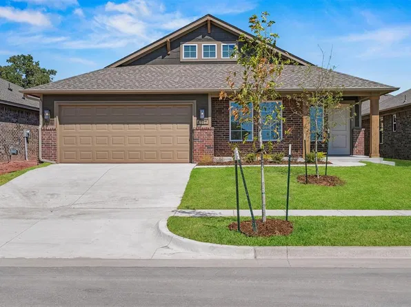 8717 Spruce St, Edmond, OK 73003