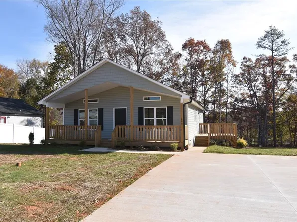 209 Bethlehem Ave, Thomasville, NC 27360