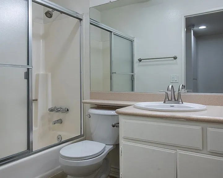 620 West Wilson — Photo 20