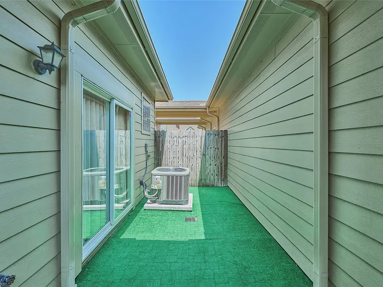 2726 Misty Heath Ln — Photo 26