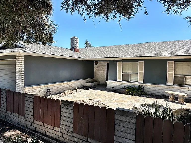 1335 W Evergreen Ct — Photo 3